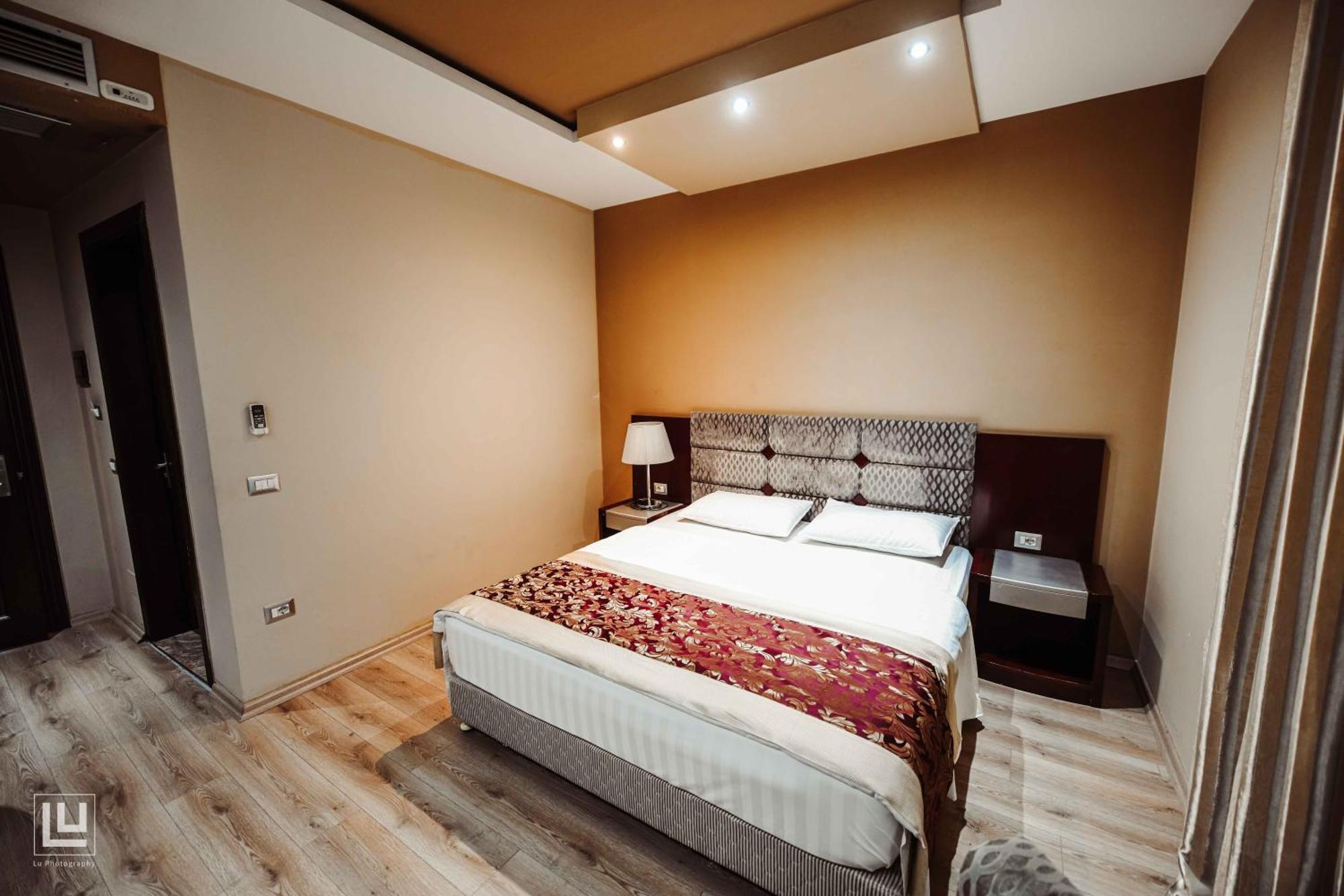 Hotel Arifi Shkoder Exterior photo
